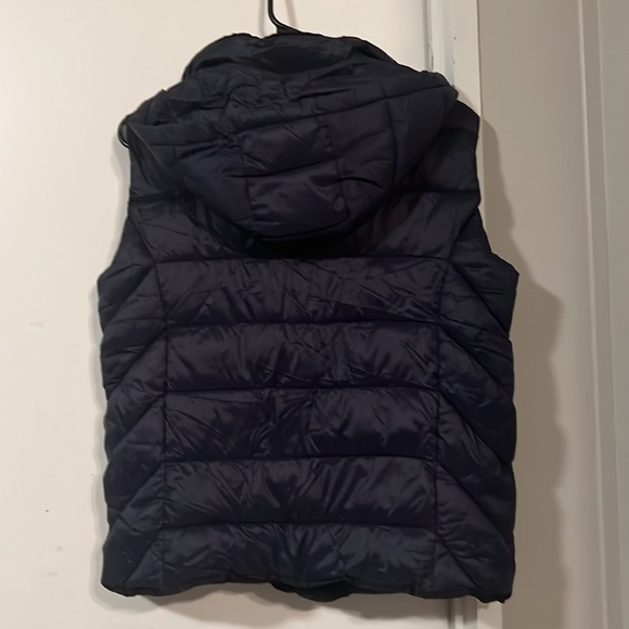 Entro lightweight hooded puffer vest for women. Size S - Picture 10 of 10